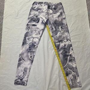 Noli Active Marble-Print Leggings in Gray and White